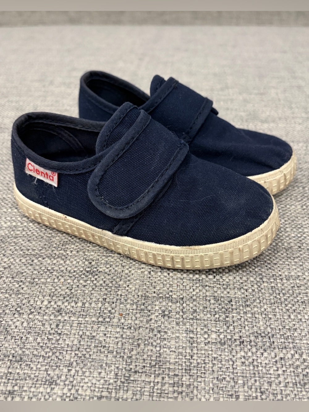 Cienta Navy Canvas Velcro Kids Sneakers with Cream Sole